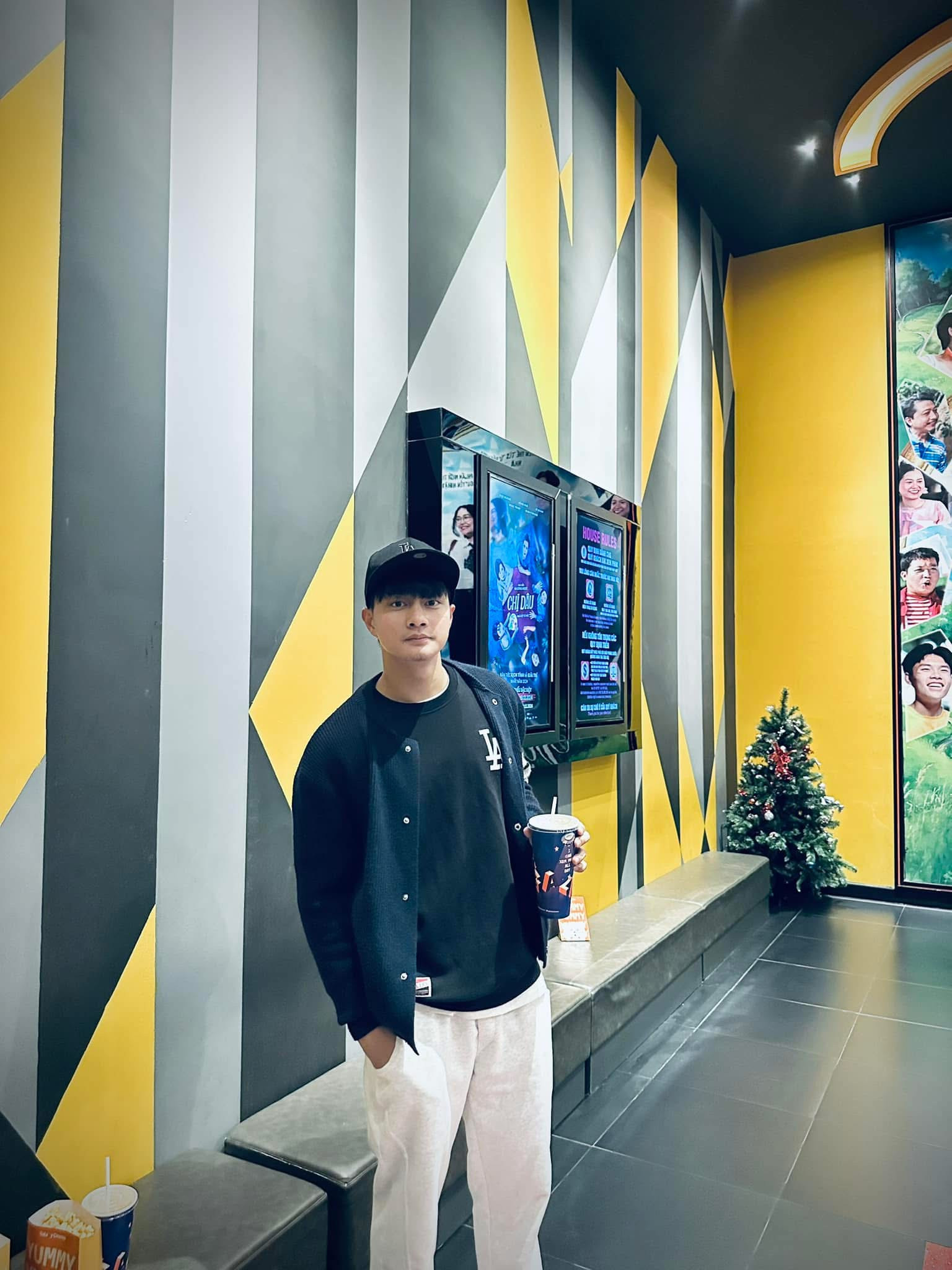 Phong cách đời thường giản dị nhưng sáng bừng của thủ môn Cao Văn Bình - Ảnh 7.