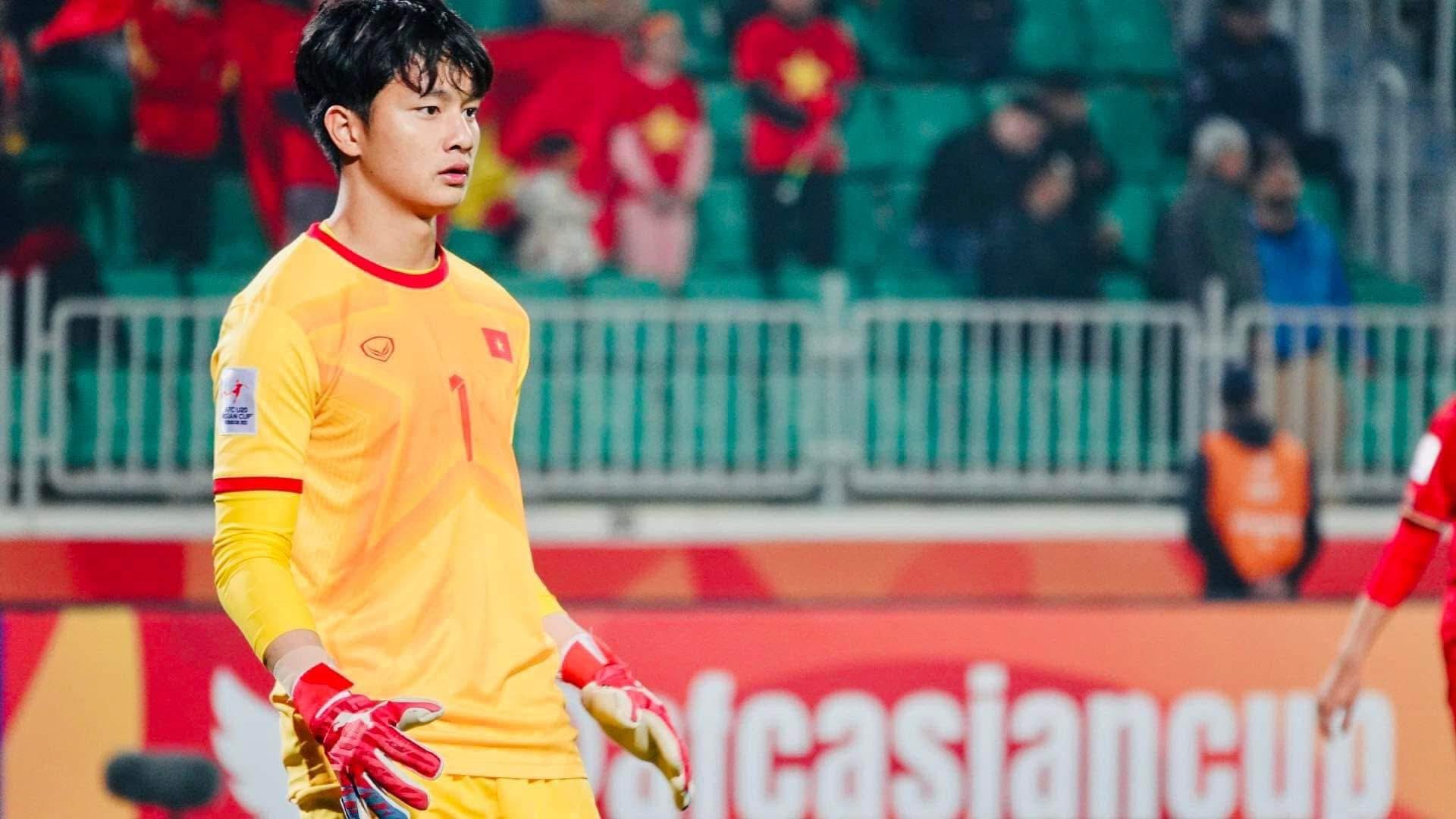 Phong cách đời thường giản dị nhưng sáng bừng của thủ môn Cao Văn Bình  - Ảnh 3.