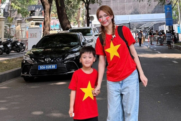 Trấn Thành xin lỗi Hari Won, Hoà Minzy đi 'bão' tưng bừng và loạt sao Việt ăn mừng chiến thắng U23 Việt Nam