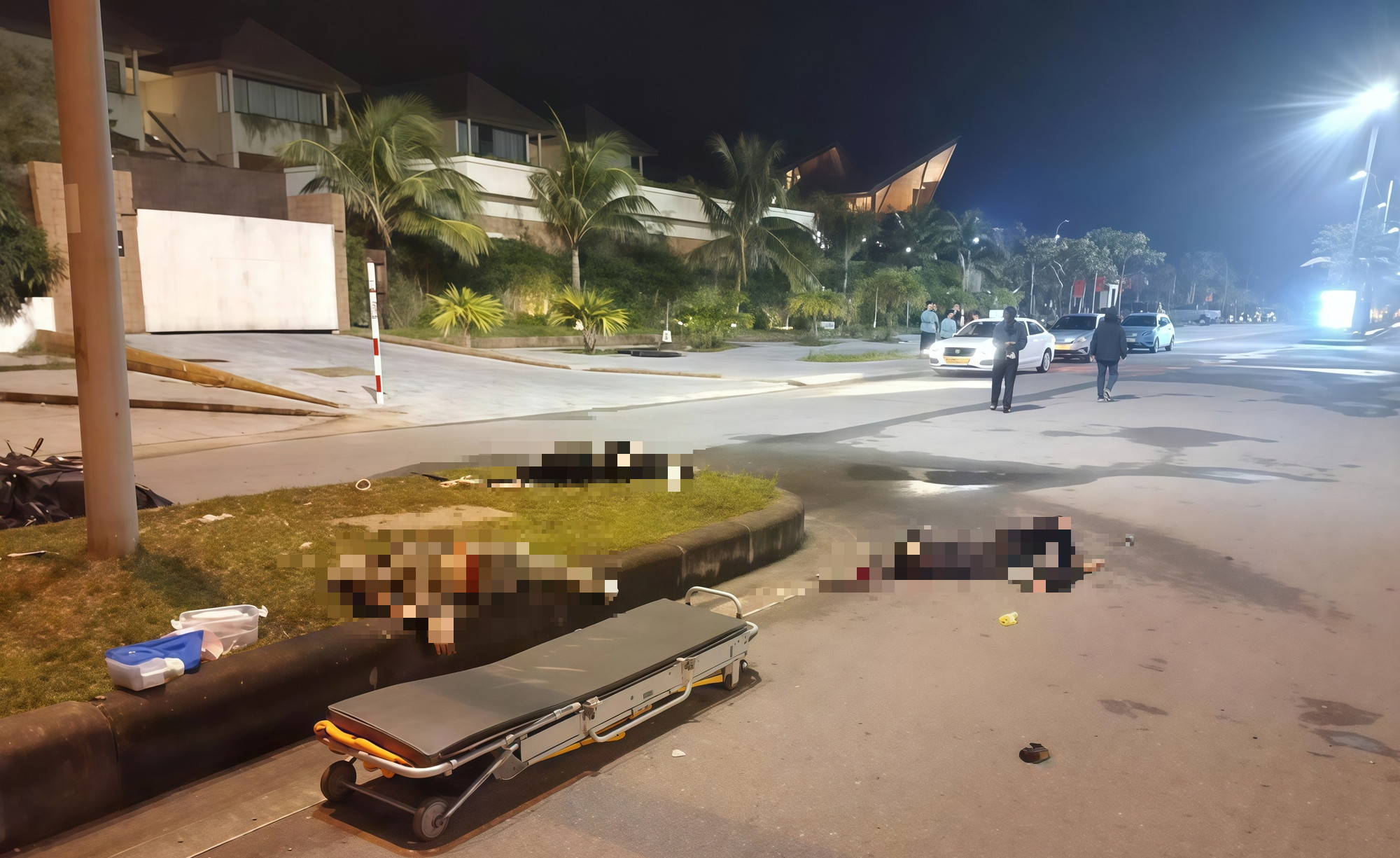 Kinh hoàng rạng sáng ở Quảng Trị: 3 người chết gục trên đường, hiện trường ngổn ngang hung khí - Ảnh 1.