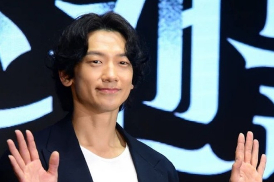 Ca sĩ Bi Rain xin lỗi người hâm mộ khiếm thính