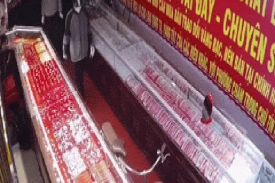 Camera vụ cướp vàng trong đêm ở Ninh Bình: 2 đối tượng có sự phân công rõ ràng