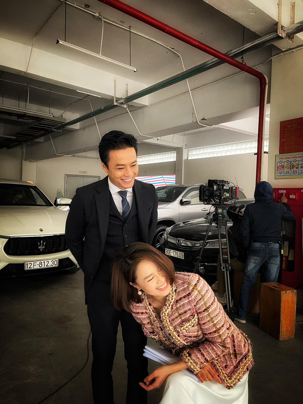 Hồng Đăng - Hồng Diễm Gây Sốt Mạng Xã Hội Trong Hôn Lễ Của Đồng Nghiệp Vì Một Hành Động Dễ Thương Hồng Diễm - Hồng Đăng: Từ Tình Nhân Trên Màn Ảnh Đến Tri Kỷ Ngoài Đời - Ảnh 8.