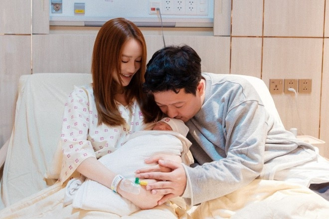 Chỉ Bằng 2 Chữ Gọi Nhã Phương, Trường Giang Đã Nói Rất Nhiều Điều Về Một Gia Đình Hạnh Phúc Nhã Phương Sinh Con Thứ Ba, Xúc Động Chia Sẻ Khoảnh Khắc Làm Mẹ