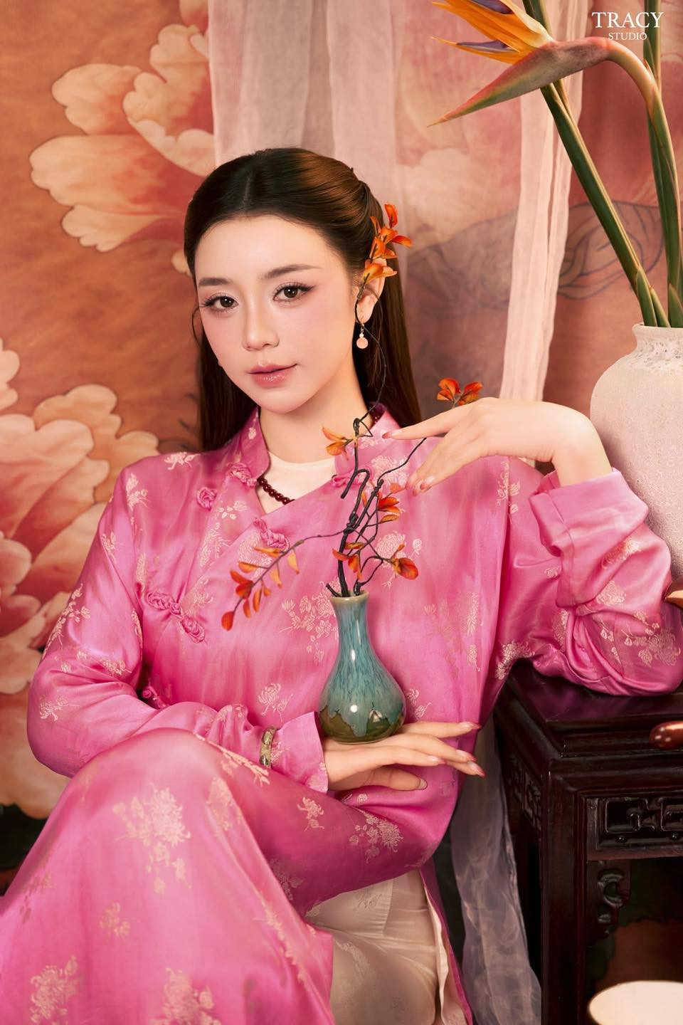 Quỳnh Kool tỏa sáng trong áo dài hồng phấn đầy quyến rũ và thanh lịch - Ảnh 1.