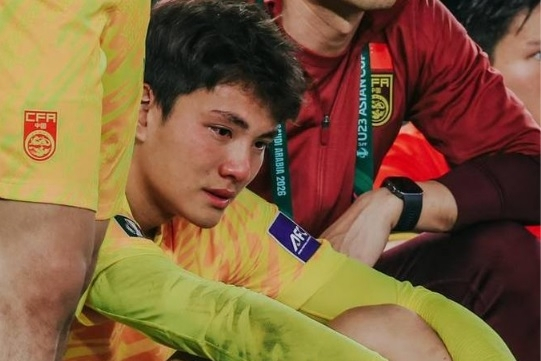 Thủ môn Trung Quốc khóc, liên tục xin lỗi sau 'mưa bàn thua' ở chung kết