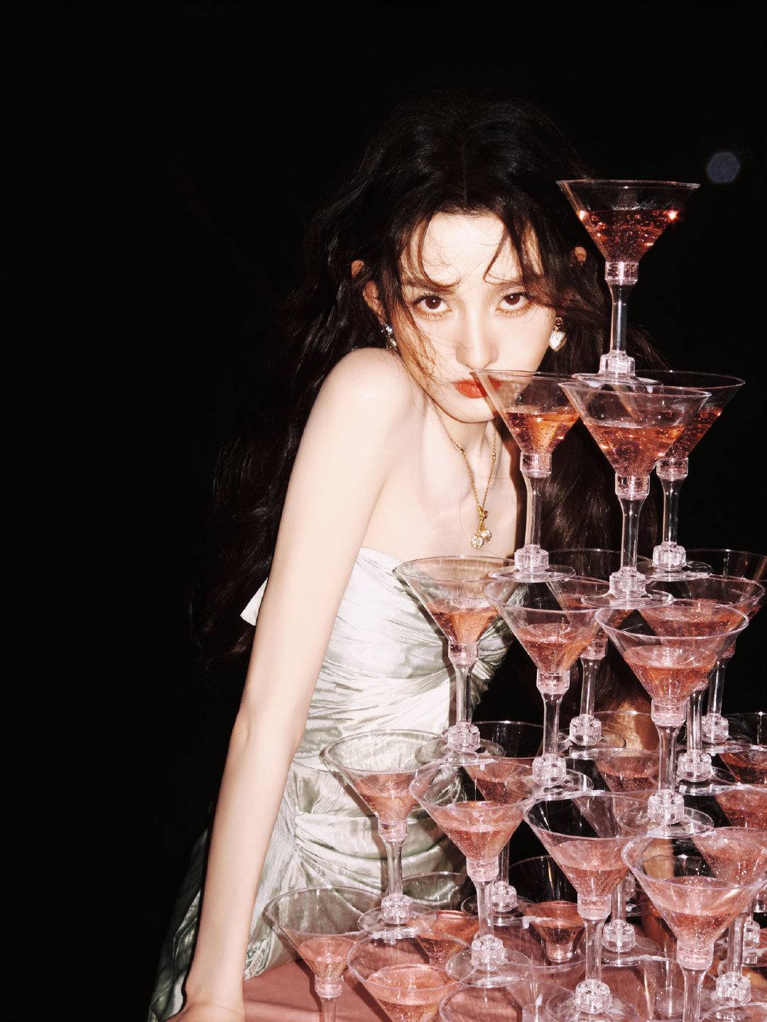 Tống Tổ Nhi gây chú ý khi xuất hiện với ngoại hình gầy guộc, làm dấy lên lo ngại về sức khỏe - Ảnh 2