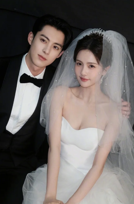 Bạch Lộc Và Vương Hạc Đệ 'Gây Sốt' Với Loạt Ảnh Tình Tứ Trong Gameshow - Ảnh 3