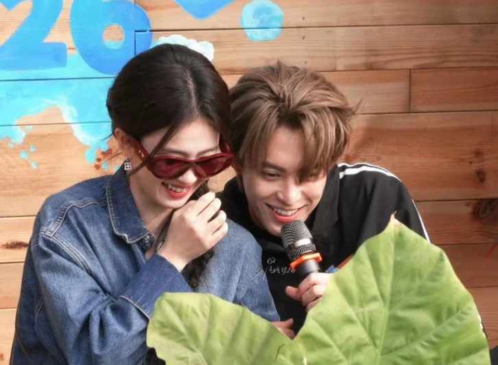 Bạch Lộc Và Vương Hạc Đệ 'Gây Sốt' Với Loạt Ảnh Tình Tứ Trong Gameshow Bạch Lộc Và Vương Hạc Đệ 'Gây Sốt' Với Loạt Ảnh Tình Tứ Trong Gameshow - Ảnh 1