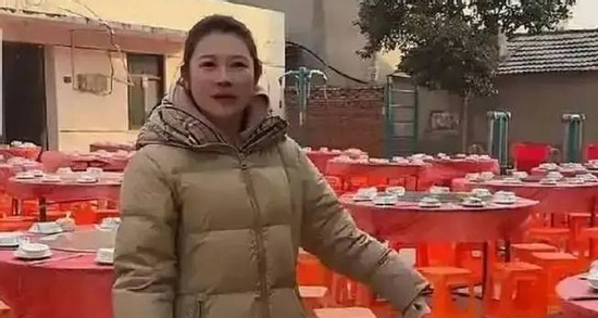 Bắt chước trào lưu mời cả làng đến ăn tiệc, cô gái nhận kết đắng, ế 100 mâm