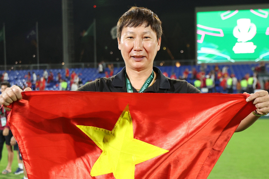 HLV Kim Sang Sik báo tin cực vui với U23 Việt Nam