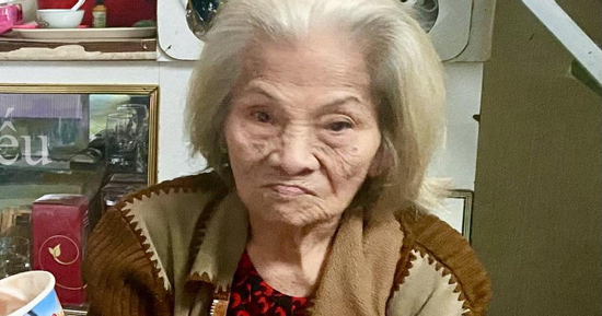 Mẹ Thương Tín 90 tuổi lần đầu lộ diện