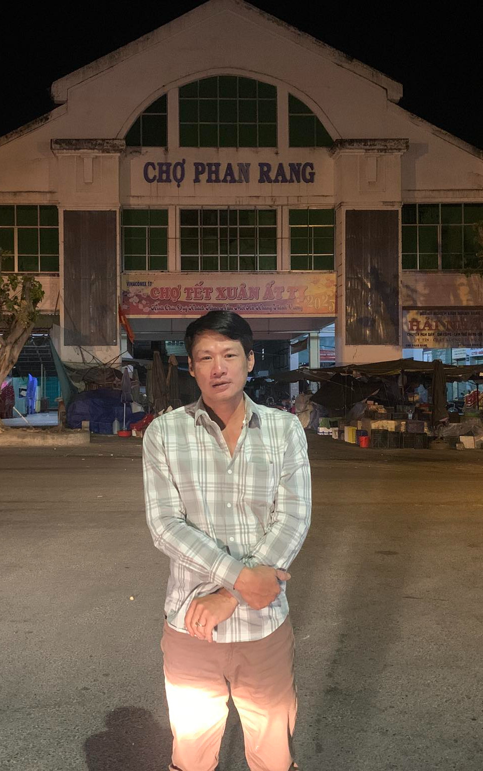 Mẹ 90 tuổi của Thương Tín lần đầu lộ diện tại lễ cầu siêu - Ảnh 5.