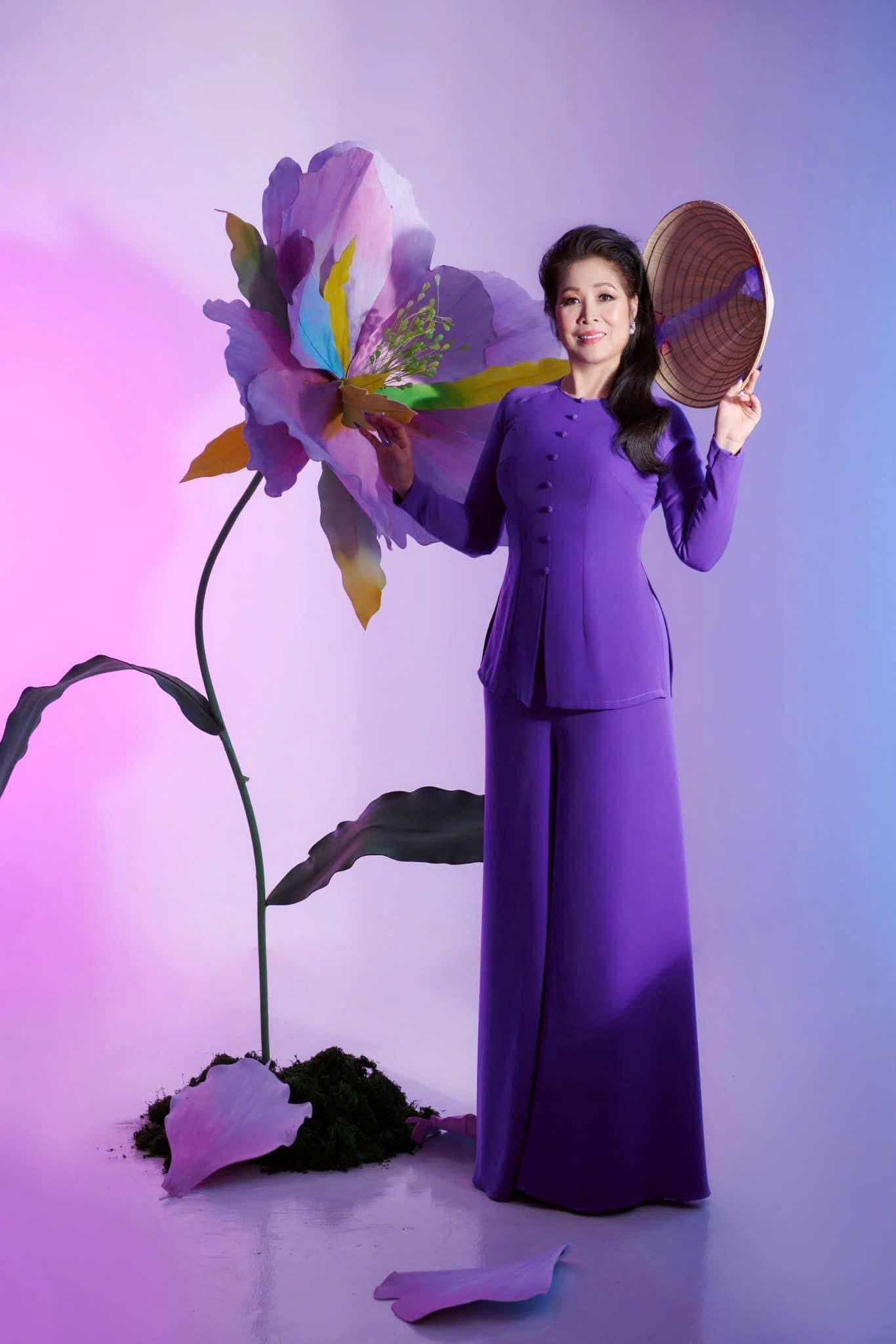 NSND Hồng Vân khoe