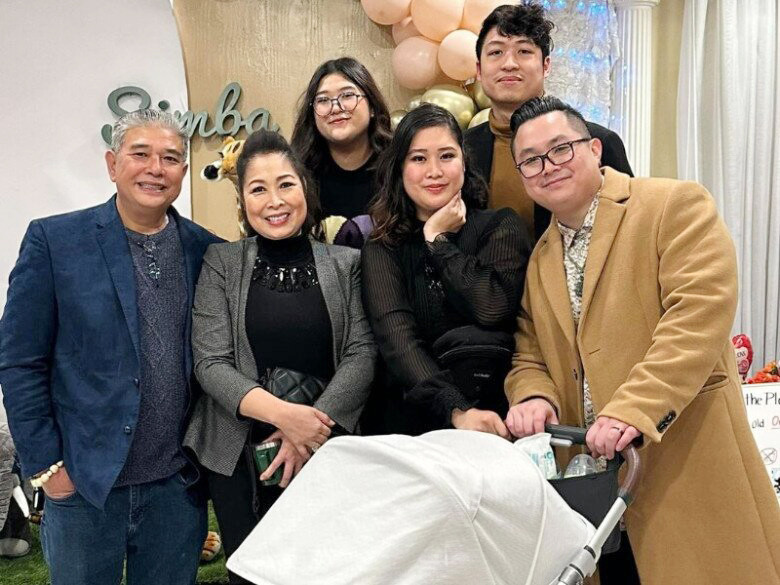 NSND Hồng Vân khoe