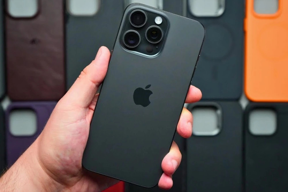 tiet kiem tien mua op lung gia re, nguoi dung iphone co the tra gia dat hinh anh 1