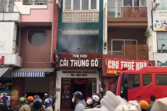 Cháy tiệm rượu ở khu phố kinh doanh sầm uất của TPHCM