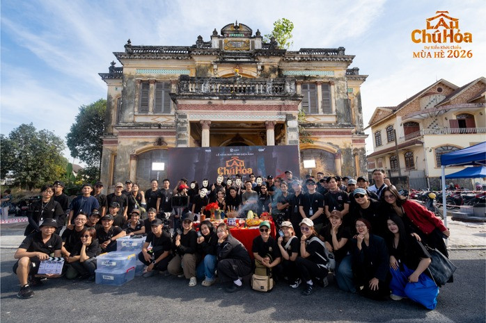 Truyền Thuyết Đô Thị 'Con Ma Nhà Họ Hứa' Tái Sinh Trên Màn Ảnh Cung May Phim Lau Chu Hoa 4.Jpg