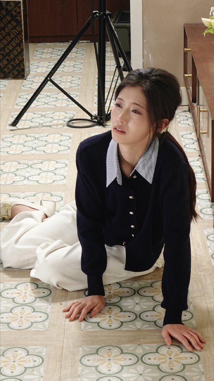 Nữ Diễn Viên Duy Nhất 1 Năm Quay 48 Phim: Làm Việc 16 Tiếng Mỗi Ngày, 5 Năm Không Về Thăm Nhà 005Otqntly1I9Nykms4Adj30U01Hagto