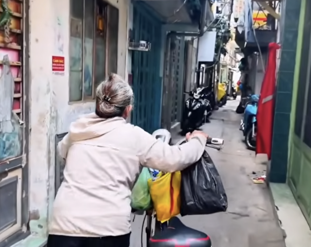 Nữ Nghệ Sĩ Cải Lương Tuổi Xế Chiều Lượm Ve Chai, Bất Ngờ Kể Kỷ Niệm Biết Ơn Cố Diễn Viên Quý Bình Nữ Nghệ Sĩ Cải Lương Xế Chiều Lượm Ve Chai Và Ơn Nghĩa Với Quý Bình - Ảnh 2.