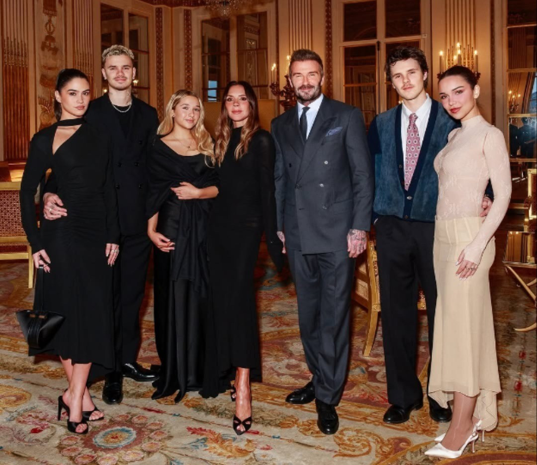 Victoria Beckham nhận danh hiệu Hiệp sĩ Nghệ thuật và Văn chương tại Pháp - Ảnh 2.