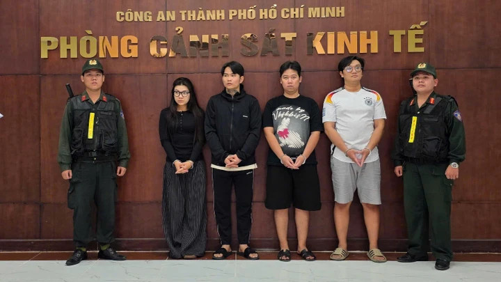 Công an TP.HCM khởi tố, bắt tạm giam 4 bị can trong đường dây mua bán khí cười N₂O.