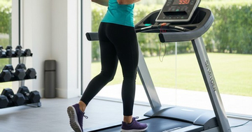 Chạy bộ ngoài trời hay trên máy giúp giảm cân hiệu quả hơn?