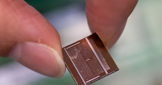 Cơn sốt AI 'hút cạn' chip nhớ, đẩy đồ điện tử và xe hơi vào thảm cảnh