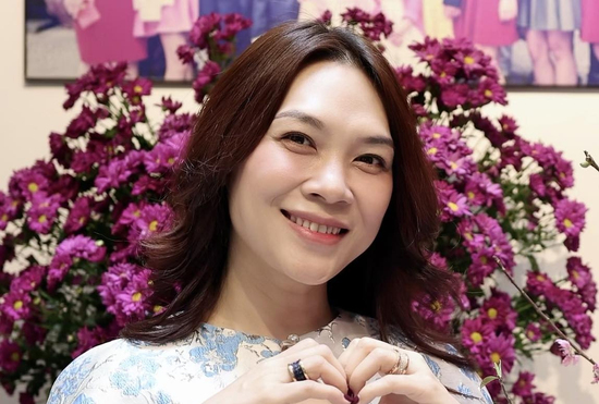 'Họa mi' quê Đà Nẵng tự tin khoe mặt mộc tuổi trung niên