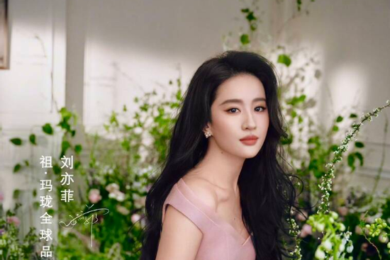 Lưu Diệc Phi thể hiện đẳng cấp khi mở rộng danh sách hợp đồng đại sứ cao cấp