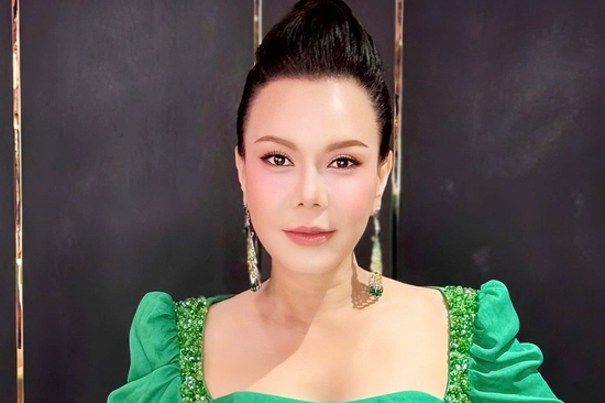 Nữ nghệ sĩ từng thưởng Tết khủng cho hơn 200 nhân viên, tặng xe hơn 700 triệu đồng là ai?