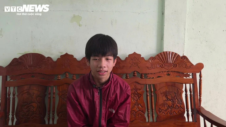 Nam sinh lớp 11 kể khoảnh khắc cứu phi công.