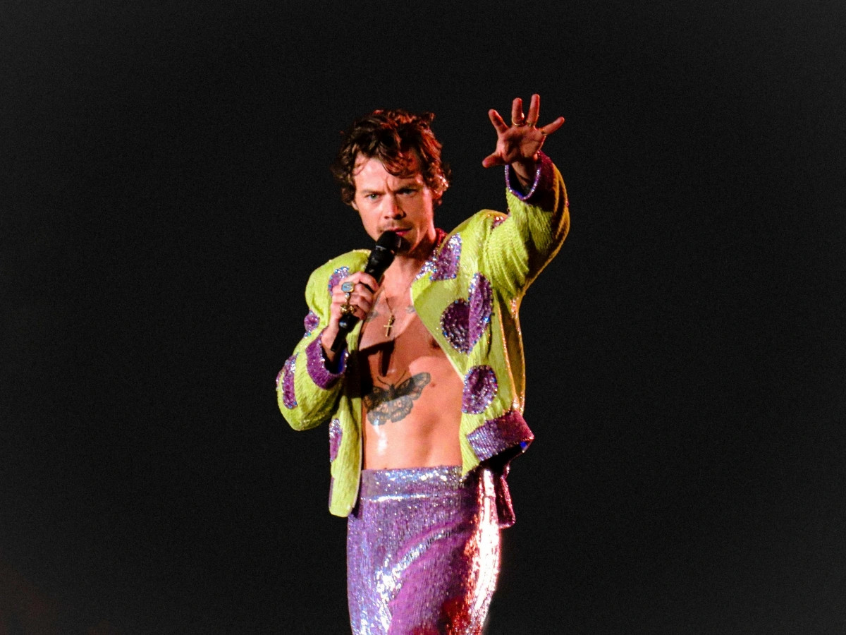 11,5 trieu nguoi tranh ve xem harry styles ky luc lich su va tranh cai gia ve hinh anh 2