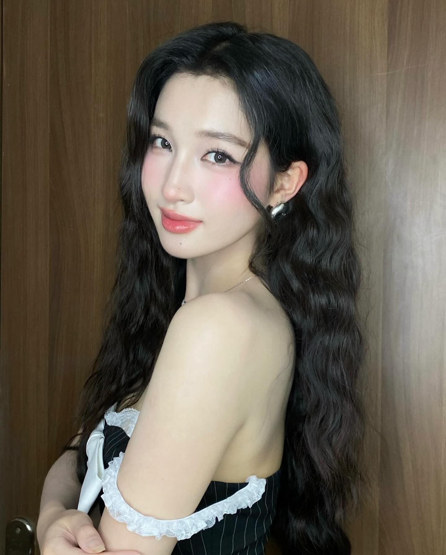 View - Ảnh một năm trước của Á hậu Phương Nhi được chuyên gia trang điểm đào lại