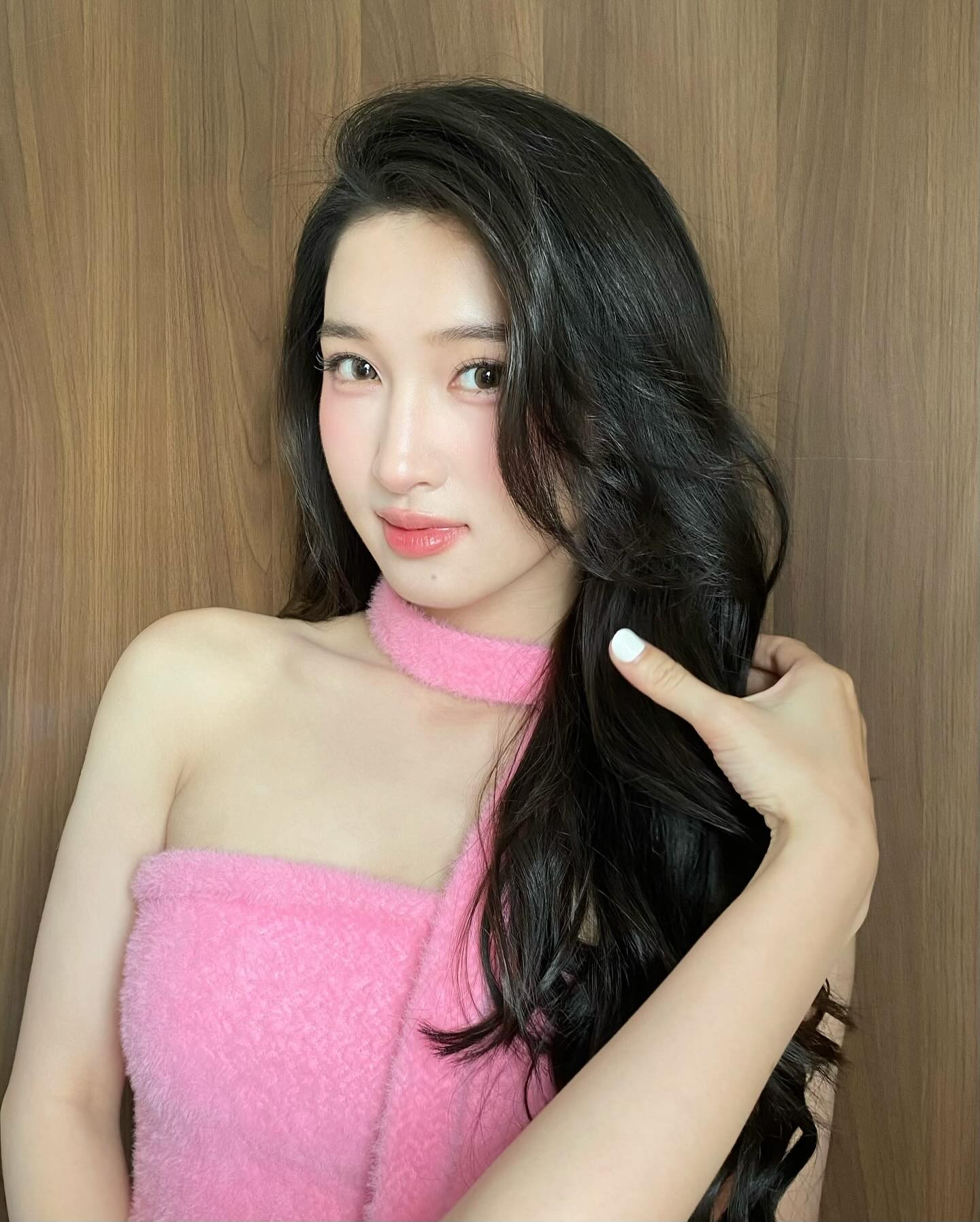 View - Ảnh một năm trước của Á hậu Phương Nhi được chuyên gia trang điểm đào lại