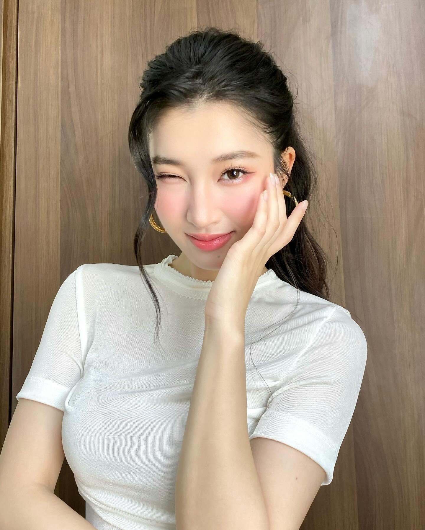 View - Ảnh một năm trước của Á hậu Phương Nhi được chuyên gia trang điểm đào lại