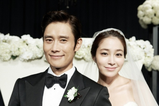 Bà xã Lee Byung Hun bị bắt nạt, trấn lột thời đi học