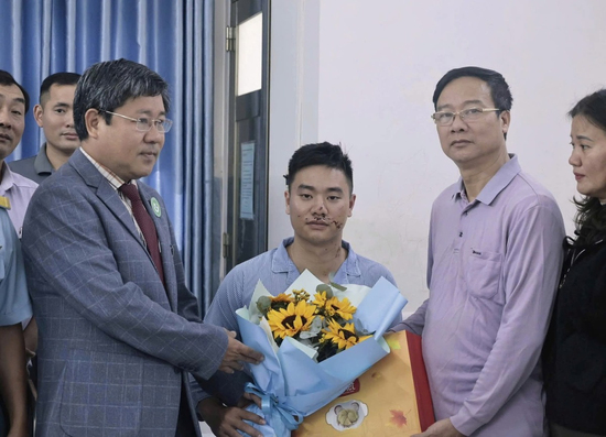 Máy bay quân sự rơi tại Đắk Lắk: Nam phi công bình phục, được xuất viện