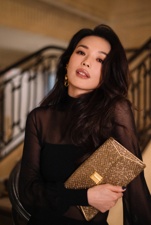 Thư Kỳ rạng rỡ ở tuổi 50, nhan sắc lẫn sự nghiệp đều thăng hoa - Ảnh 1