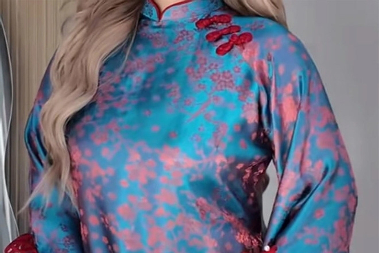 Tranh cãi gay gắt về áo dài Tết