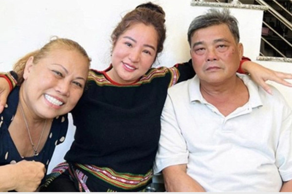 Trước Khi Nhập Viện Vì Chạy Thận, Cuộc Sống Của Siu Black Ra Sao? Siu Black 'Họa Mi Tây Nguyên' Của Làn Sóng Xanh Thập Niên 90: 2 Bi Kịch Trong Cuộc Đời Và Tuổi Xế Chiều Bất Ngờ Vực Dậy - Ảnh 8.