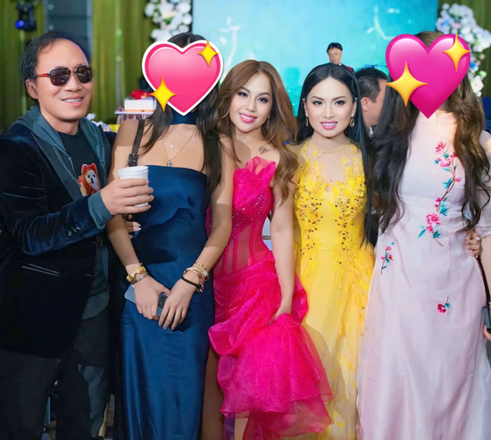 Bố mẹ chồng ca sĩ tỷ phú Hà Phương kỷ niệm 60 năm ngày cưới