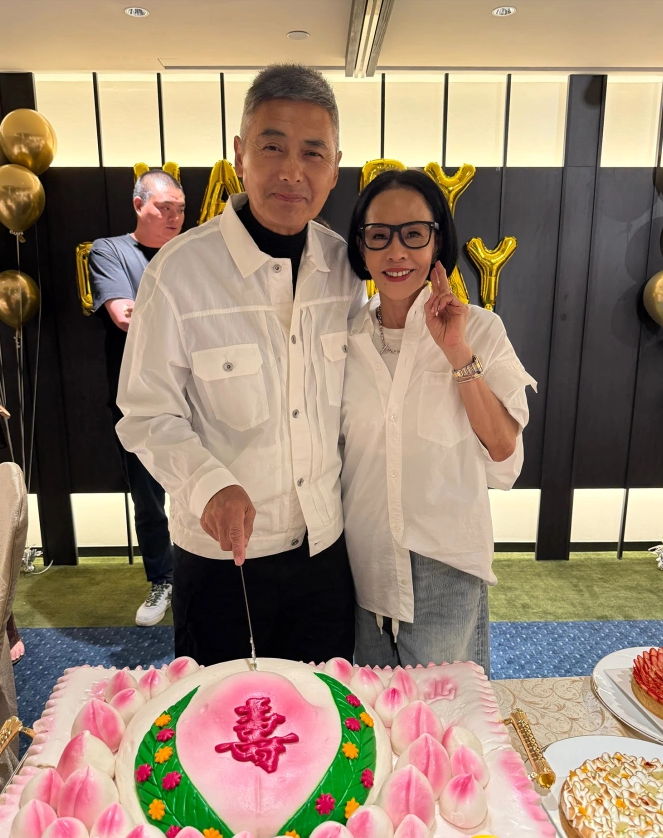 Châu Nhuận Phát đưa vợ đến nhà hàng, bất ngờ gây lo lắng vì điều này - Ảnh 2