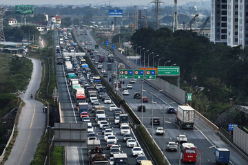 Chưa hết kỳ nghỉ Tết Dương lịch, ô tô đã dồn về cao tốc trở lại thành phố