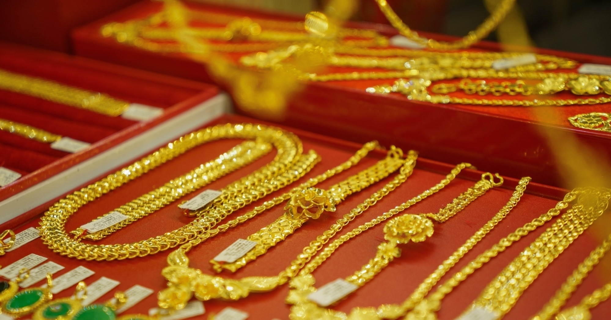 Giá vàng hôm nay 3/1/2026 tăng mạnh dù không còn 'sốt' đầu cơ