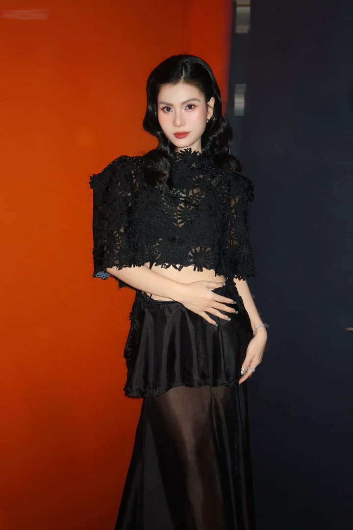 Nhan sắc đời thực khác xa màn ảnh của nữ chính phim 'Nhà hai chủ' - Ảnh 4.