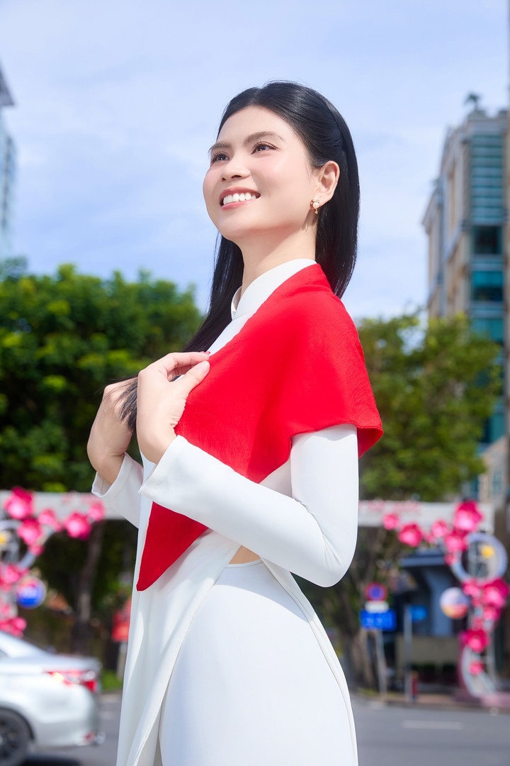 Nhan sắc đời thực khác xa màn ảnh của nữ chính phim 'Nhà hai chủ' - Ảnh 6.