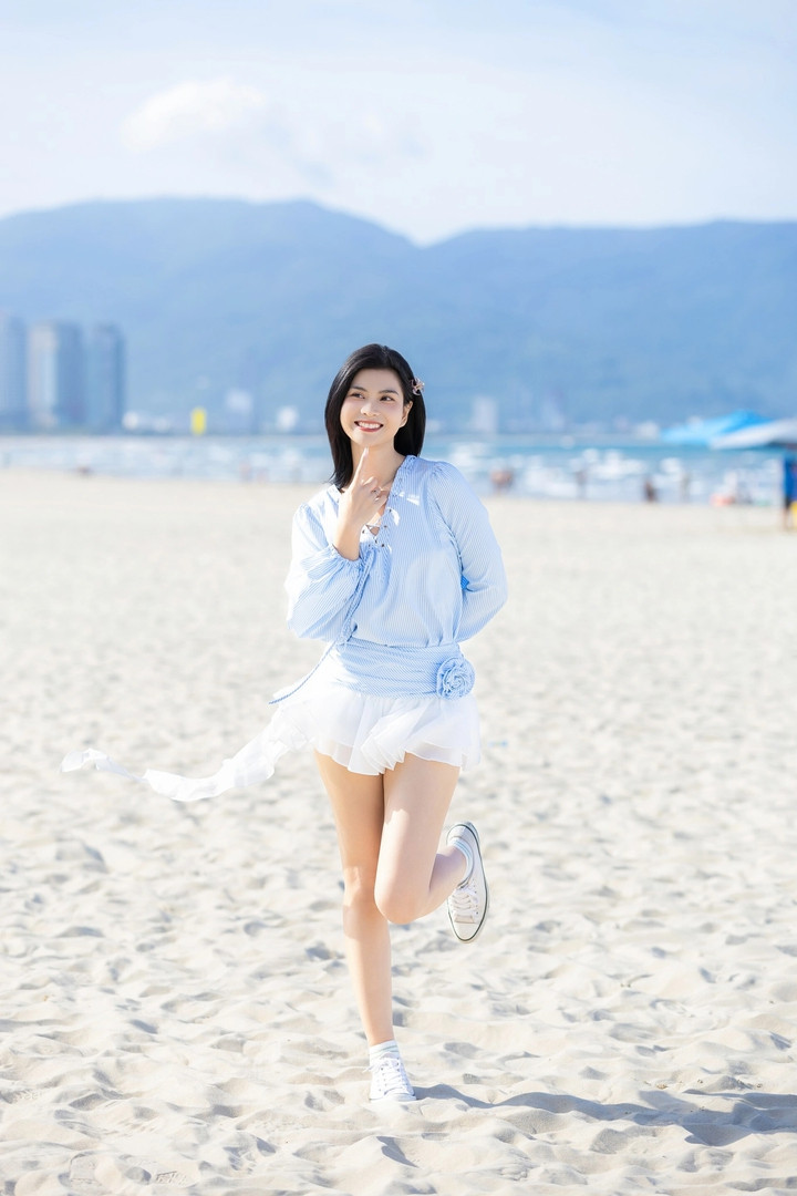 Nhan sắc đời thực khác xa màn ảnh của nữ chính phim 'Nhà hai chủ' - Ảnh 11.