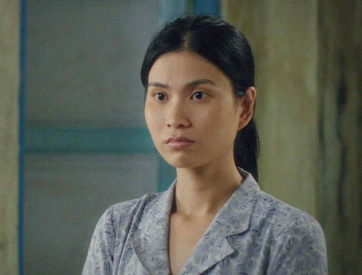 Nhan sắc đời thực khác xa màn ảnh của nữ chính phim 'Nhà hai chủ' - Ảnh 1.