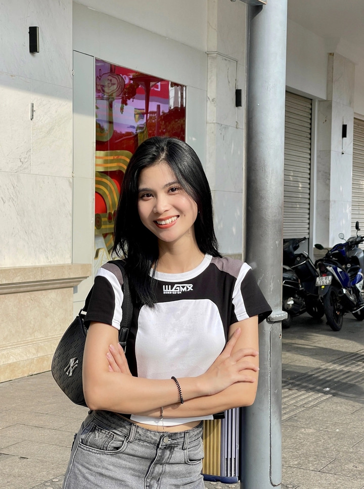 Nhan sắc đời thực khác xa màn ảnh của nữ chính phim 'Nhà hai chủ' - Ảnh 10.